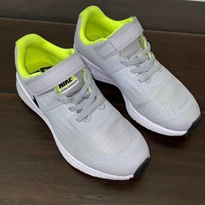 Nike Star Runner (PSV) Big Kids 921443-002 Size 1